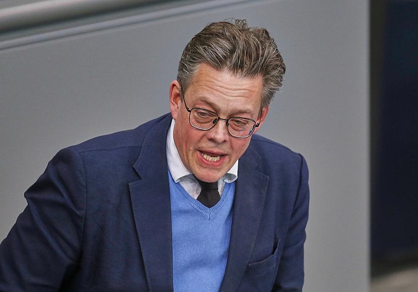Von Notz fordert Moratorium für neue KI-Anwendungen