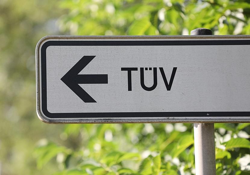 TÜV will Pflichtprüfung für KI-Sprachmodelle