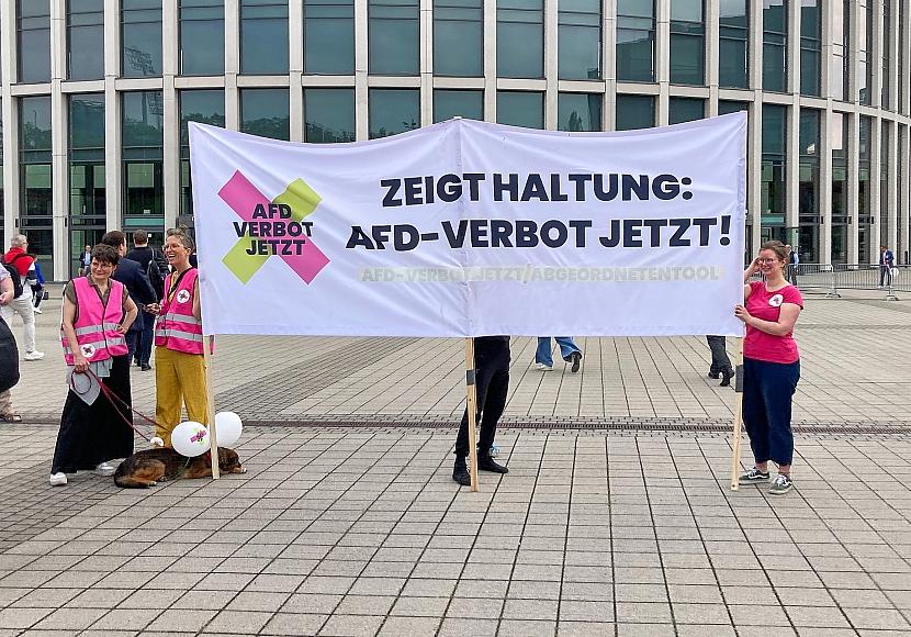 Laschet kritisiert Debatte über Prüfung von AfD-Verbotsverfahren